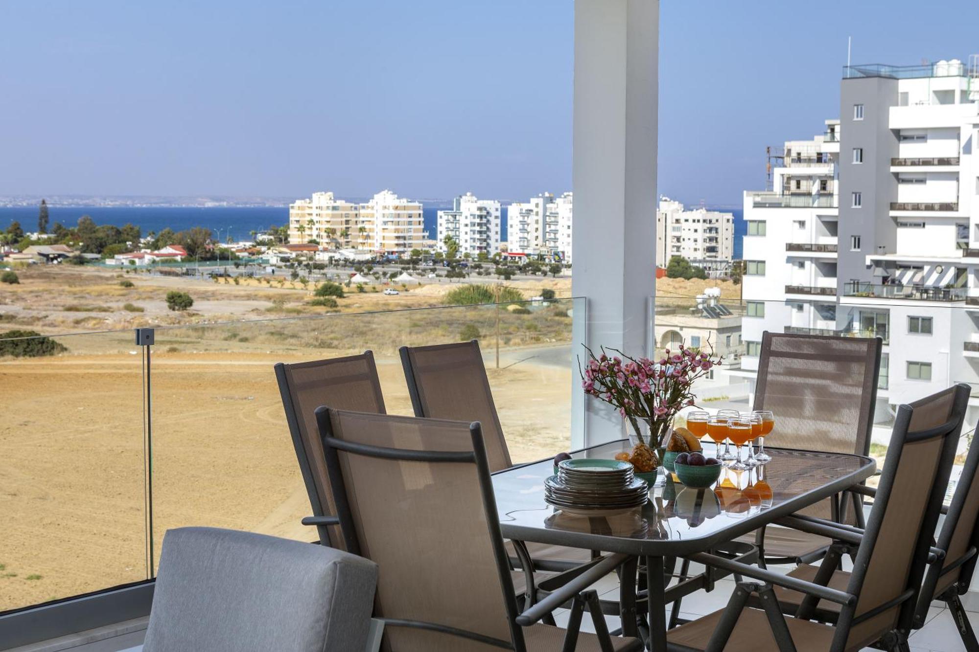 Majestic Sunset Salt Lake Views 300M From Beach Apartment Larnaca Exterior photo